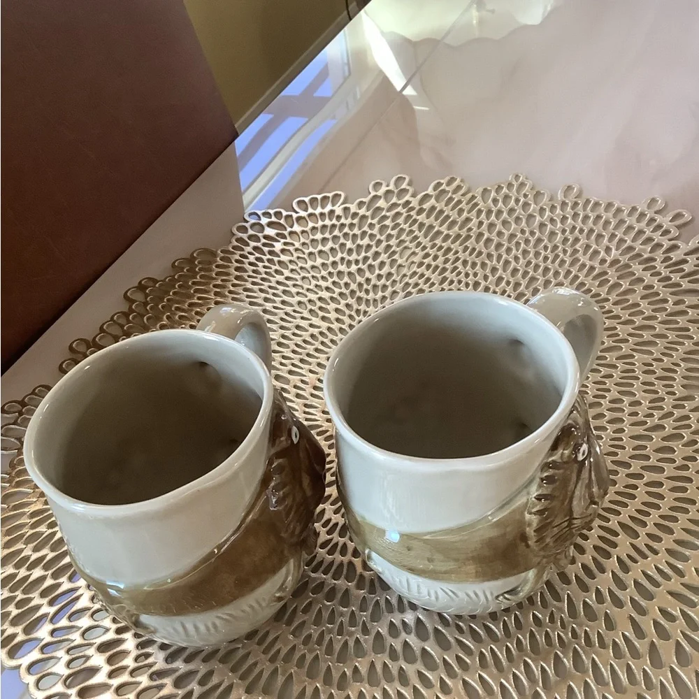 Vintage QUON Japan Coffee Mugs beige lion is 3D mouse on tail in excellent shape